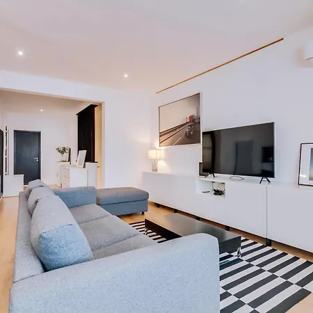 With Rooftop And Work Space In Apartment Quarteira
