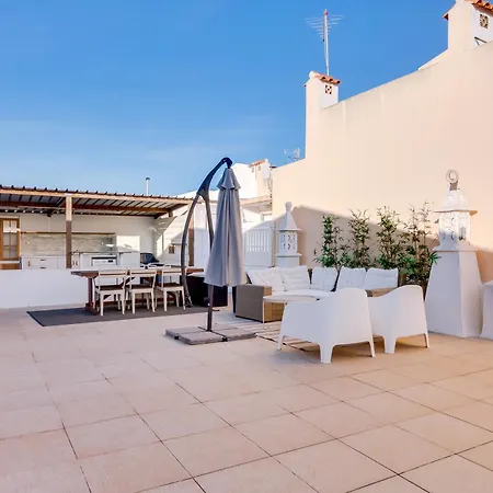 With Rooftop And Work Space In * Quarteira