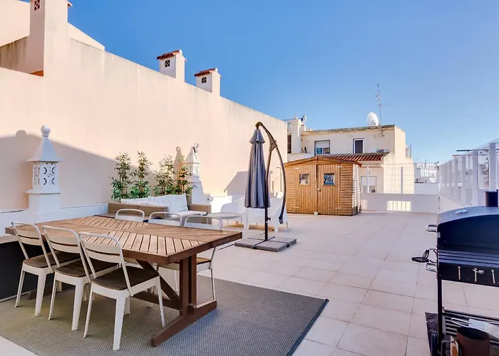 With Rooftop And Work Space In * Картейра