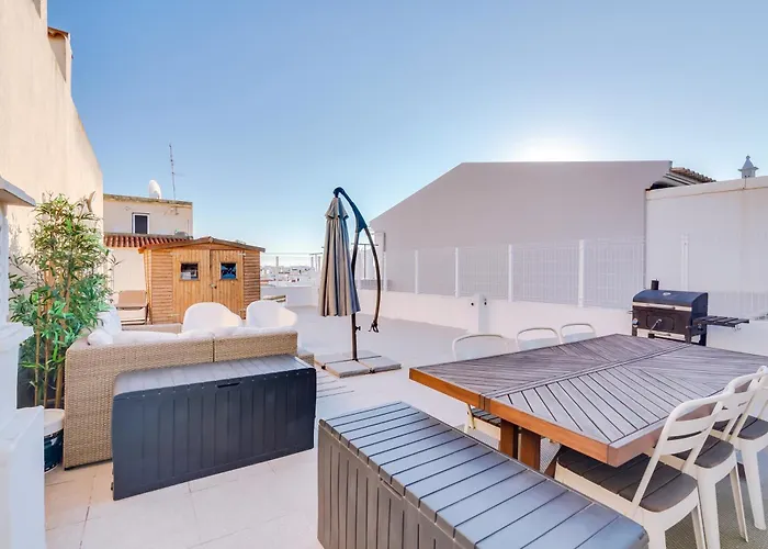 Апартаменты With Rooftop And Work Space In Картейра