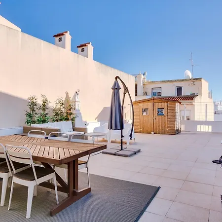 With Rooftop And Work Space In * Quarteira