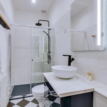 With Rooftop And Work Space In Apartment Quarteira